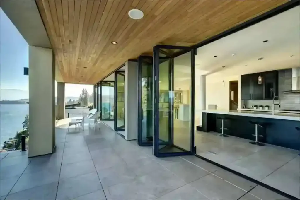 accordion folding doors Dubai